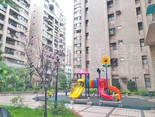 【中和住宅區】積穗商圈「江南園林」35年低公設社區開箱！格局、生活機能與實價行情全解析