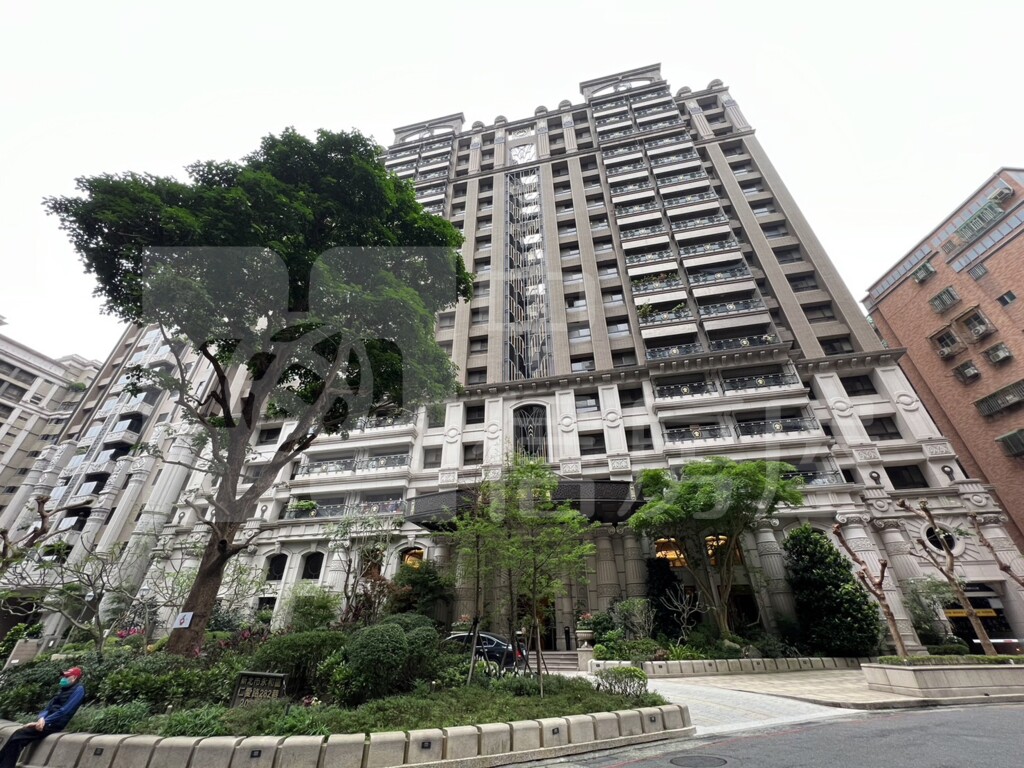 「仁愛皇家」