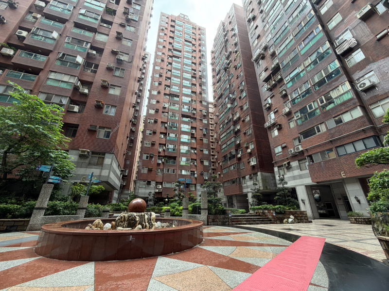 【永和河岸宅開箱】長隄社區深度解析：超低公設比 11%、永平學區與水岸生活圈實戰剖析