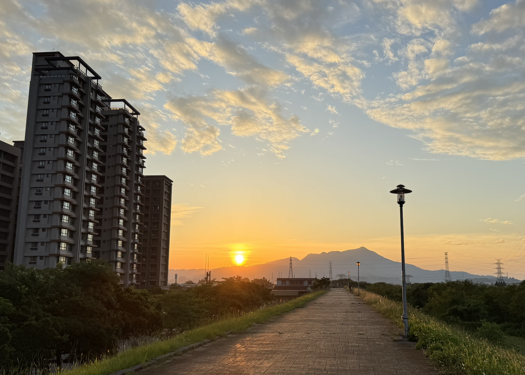 【河堤就在家門口】住在三重重陽重劃區，身心靈變成都市裡的仙女