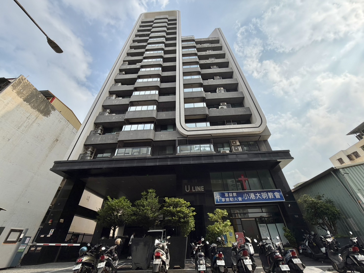 【小港好案開箱】小港區｜瑞霖U-LINE｜捷運、漢民商圈、輕屋齡三房值得買嗎？成交行情、格局與機場變數全解析