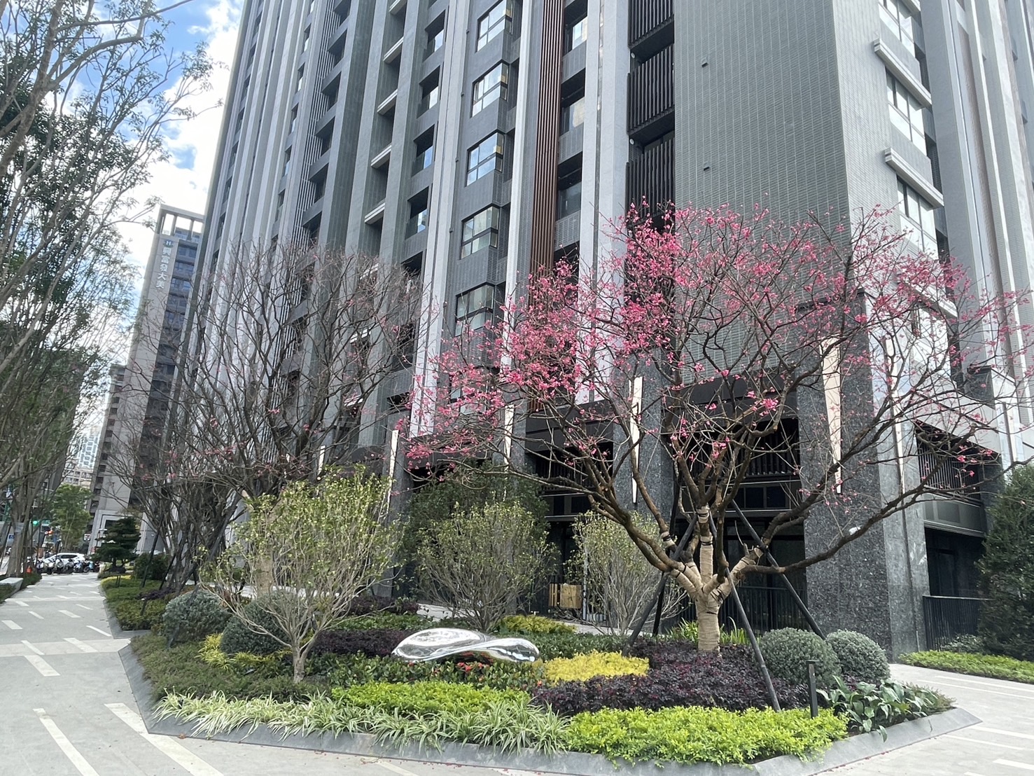 甲山林帝景5號值得買嗎?板橋江翠北側D區水岸第一排優缺點、房價行情與自住置產價值深度解析