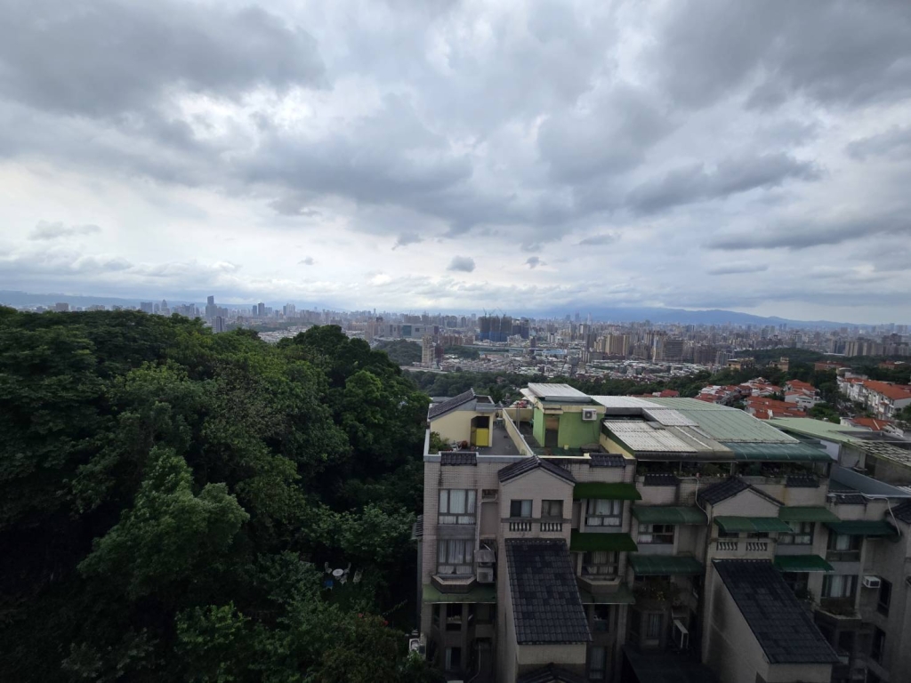 2026中和圓通路鳳凰城可以買嗎?分析優缺點、成交行情與未來增值一次看懂|住商不動產 吳怡慶