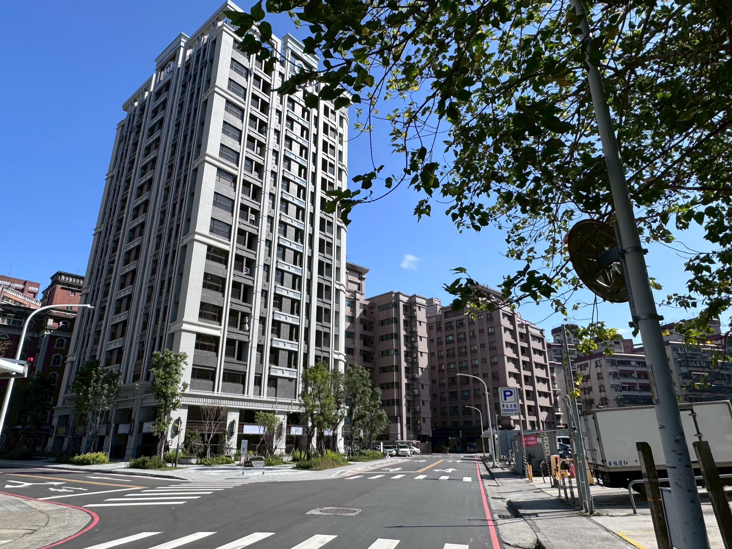 西屯電梯大樓:掌握台中「經濟心臟」,神之手捷哥帶你解鎖資產增值密碼!